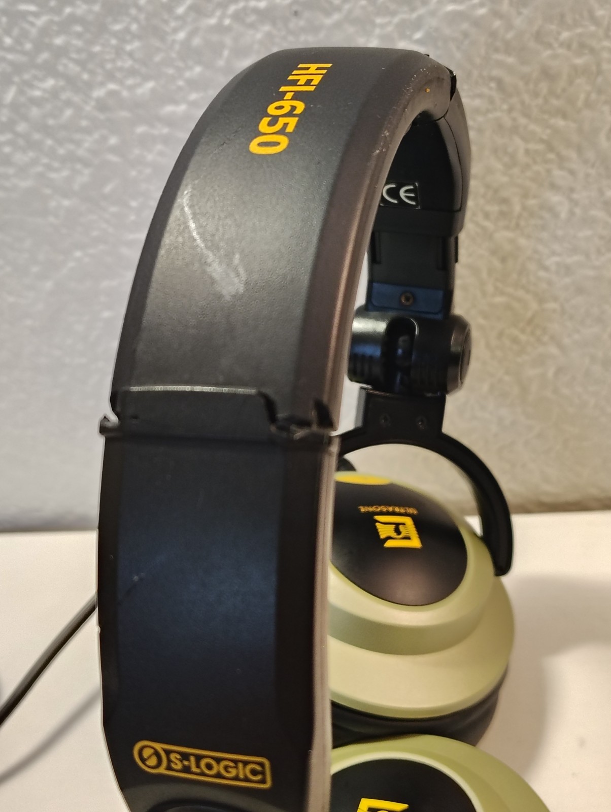 Ultrasone S-Logic HFI-650 Surround Sound Headphones With New Ear Pads