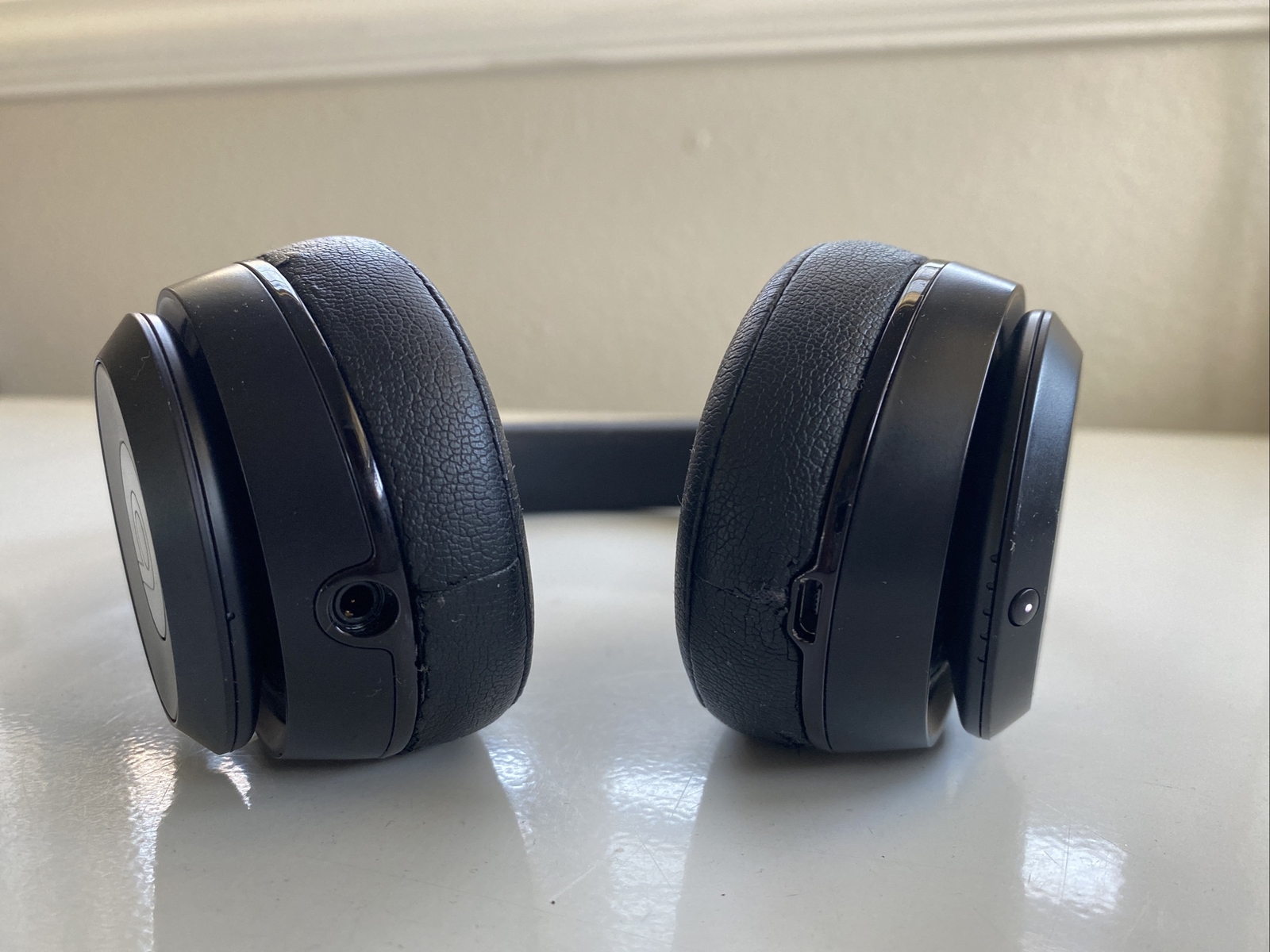 Beats by Dr. Dre Solo3 Over the Ear Headphone – Gloss Black
