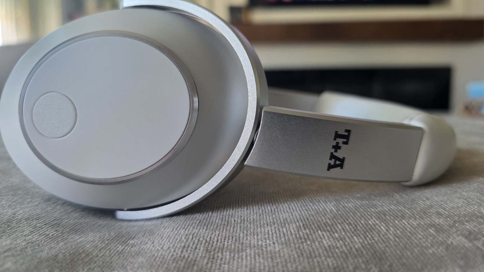 T+A Elektroakustik Solitaire T Closed Back Headphones All White
