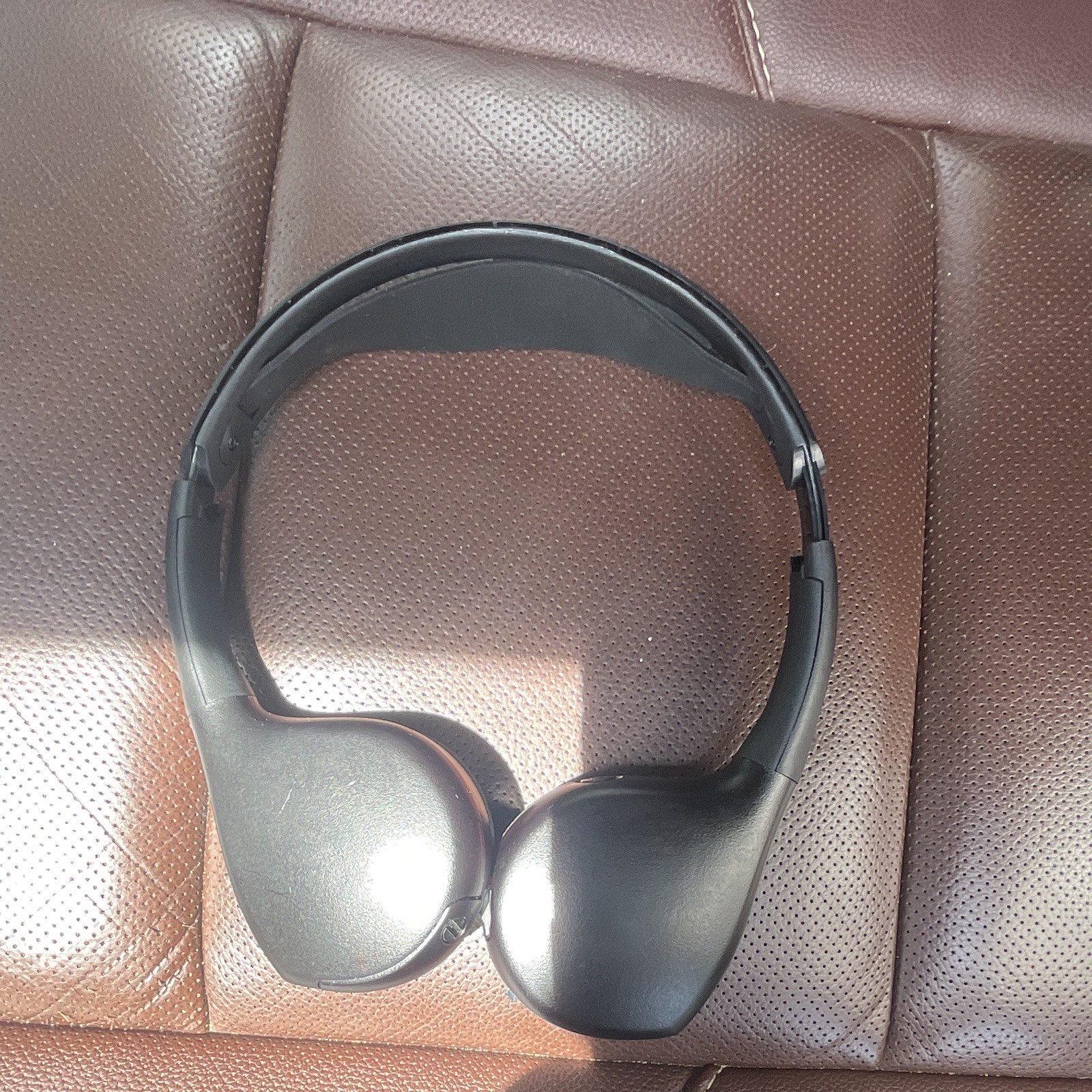 I have 4 Black Wireless RF (UHF) Headband Over-Ear Ear-Cup Headphones, Double