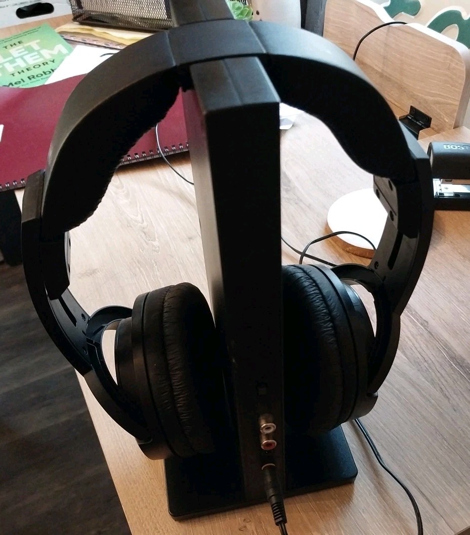 Sony Wireless TV Stereo Over Ear Headphone System MDR-RF985RK EUC W Box