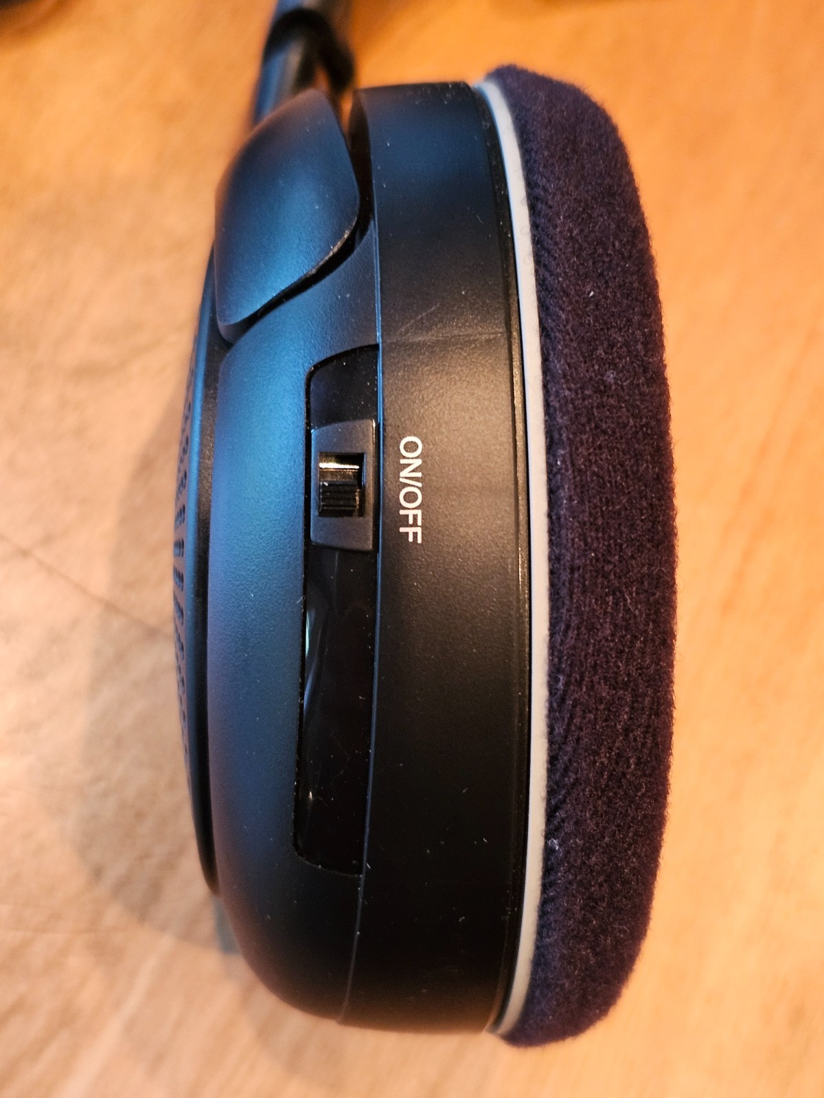 Sennheiser RS 135 On-Ear Wireless RF Headphones with Charging Cradle