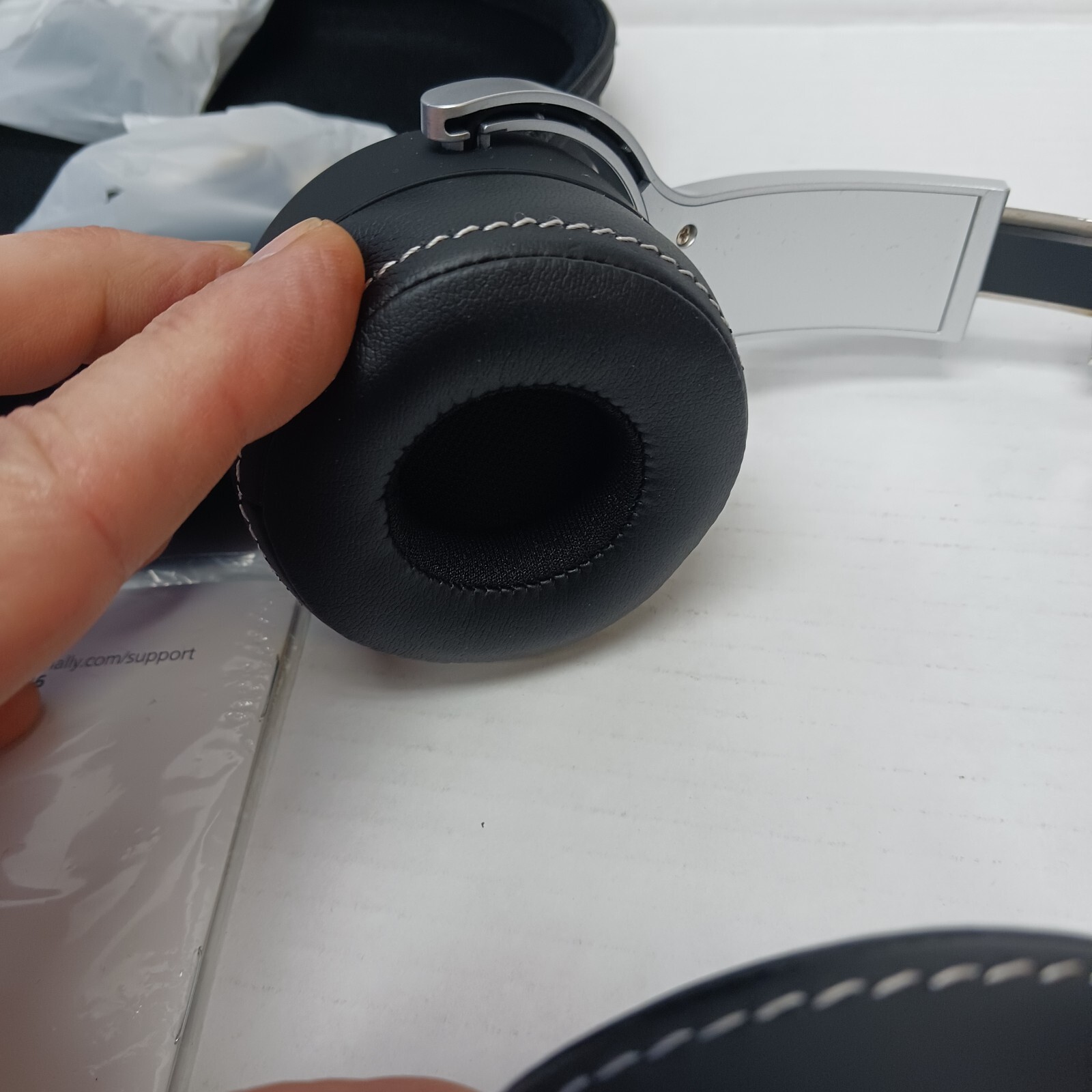 RAND MCNALLY CLEAR DRYVE CD 180 CD180 BLUETOOTH HEADPHONES