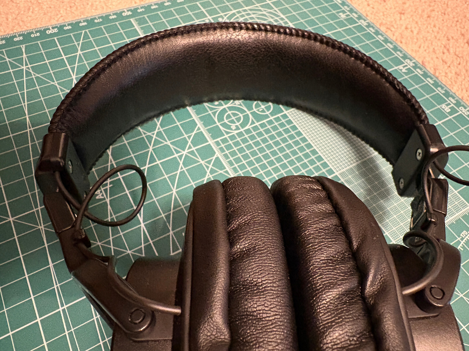 Sony Professional MDR-7506 Studio Pro Monitor Wired Over Ear Headphones black
