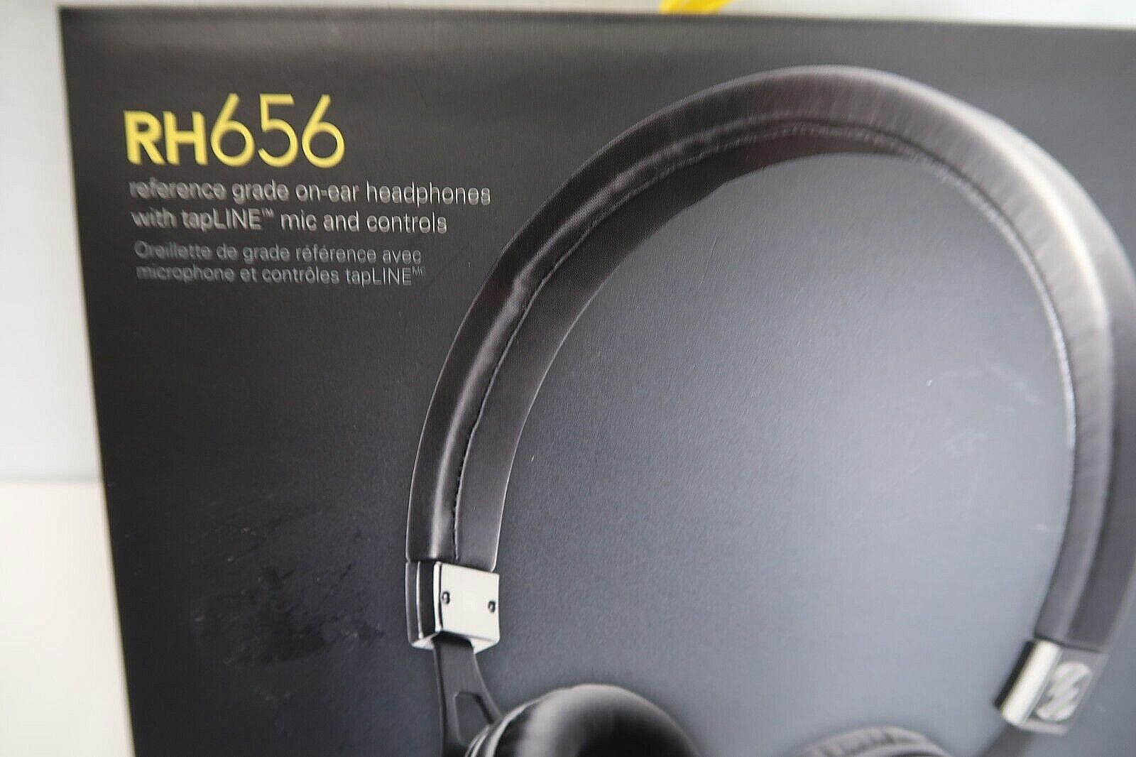Scosche RH656 Over The Head Headphones With Tapline Black Brand New Sealed