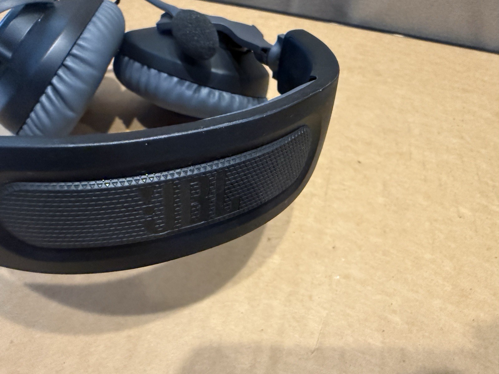 JBL Quantum 100 Wired Over-Ear Gaming Headset (PC/Mobile/PS4/PS5/Switch/XBOX)