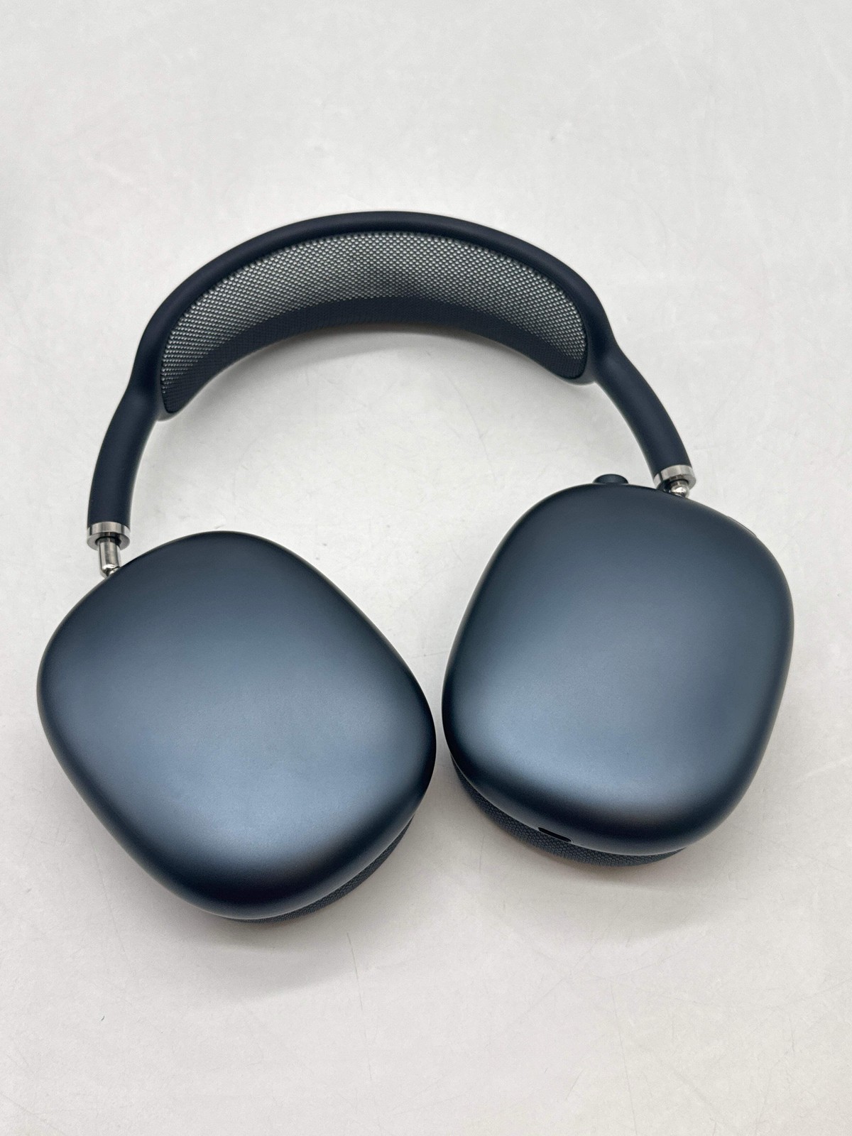 Apple AirPods Max A3184 Wireless Over-Ear Headphones Midnight