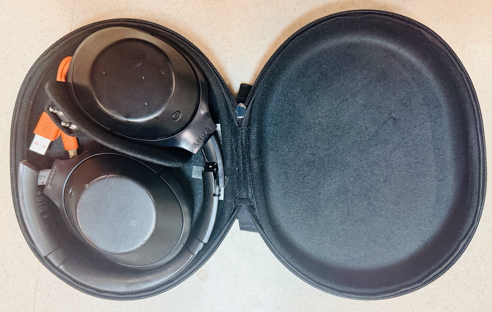 Sony MDR 1000X Wireless Bluetooth Noise Cancelling Headphones Black w Case