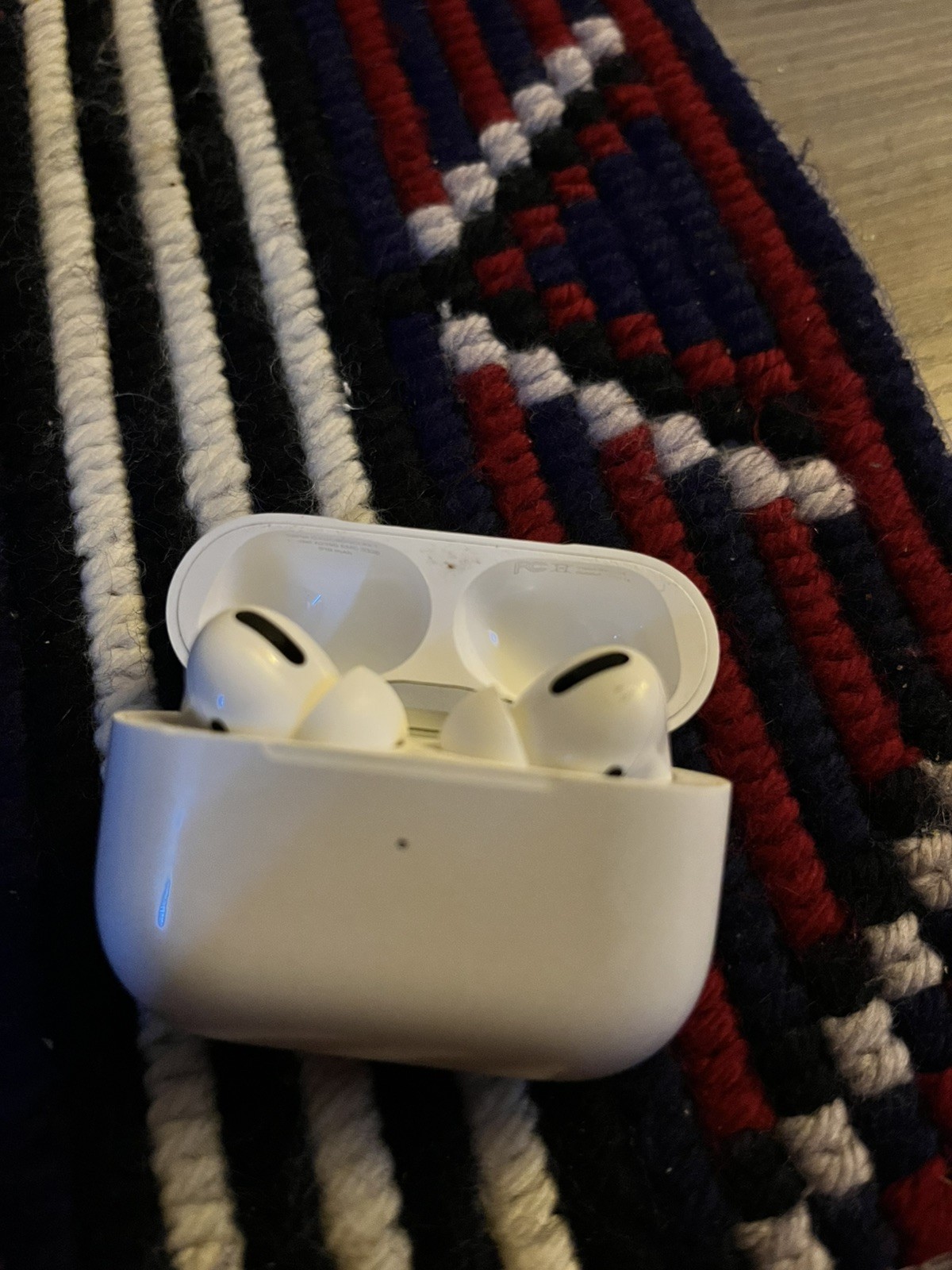 Apple AirPods Pro Bluetooth Wireless In-Ear Earbuds, White w/ Charging Case