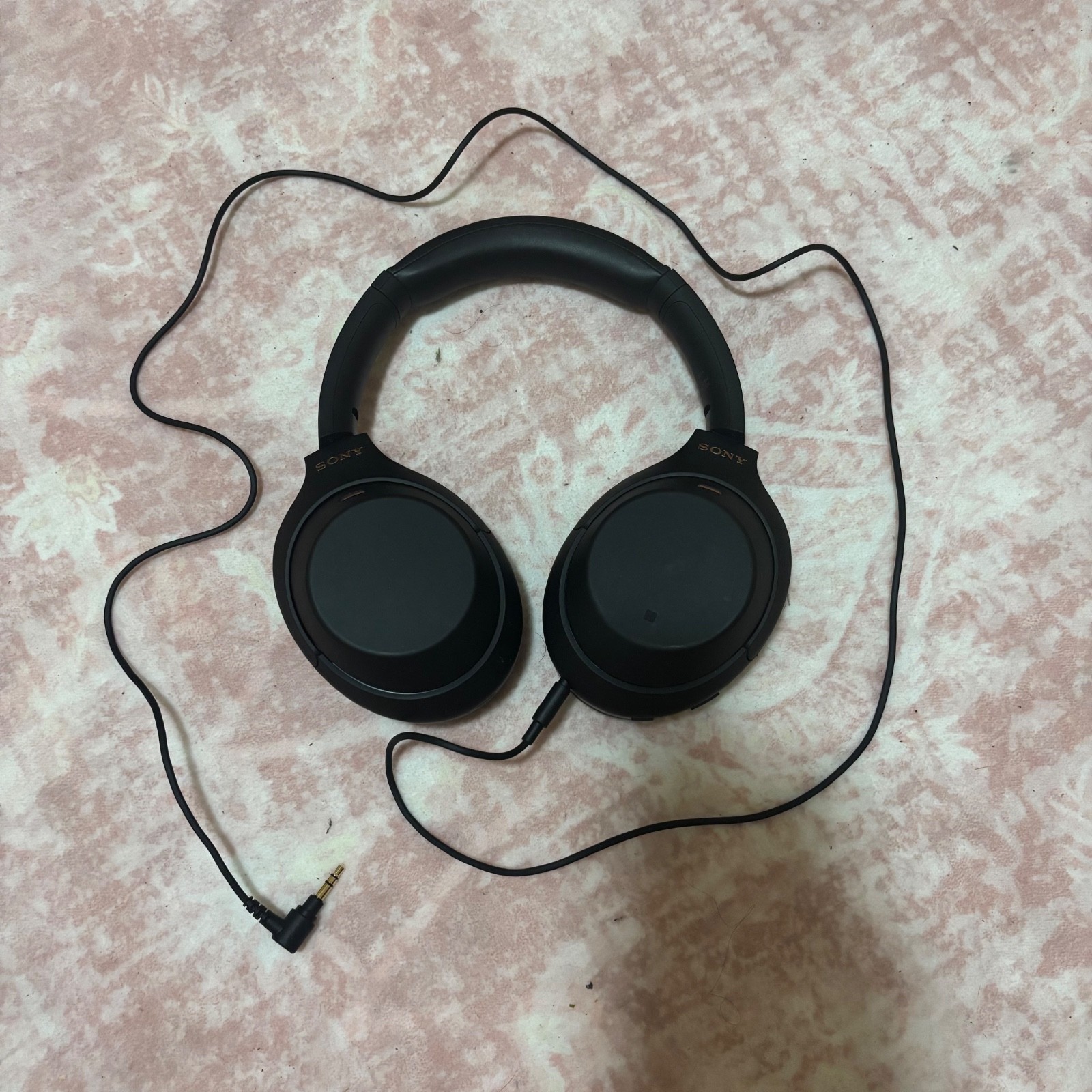 Black Sony WH-1000XM4 Noise Cancellation Headphones & Case