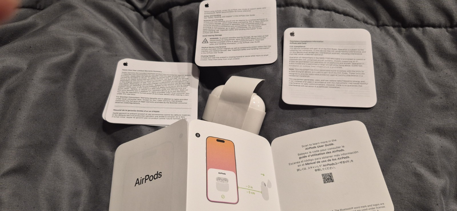 Apple AirPods 4 White In-Ear Bluetooth Wireless Earbuds w/ Charging Case NO BOX