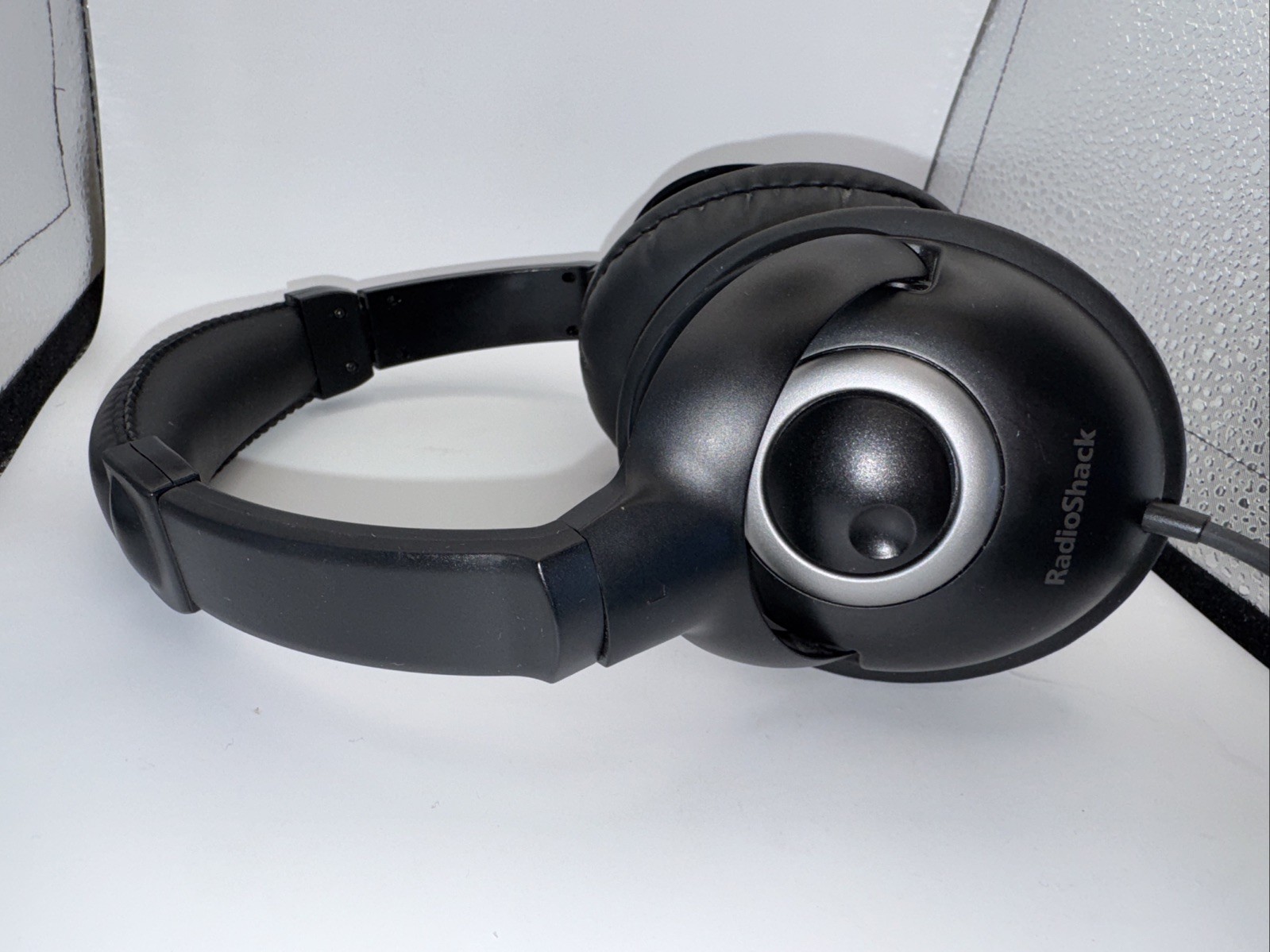 RadioShack Headphones Mens Black Wired Over Ear Coiled Cord Vintage