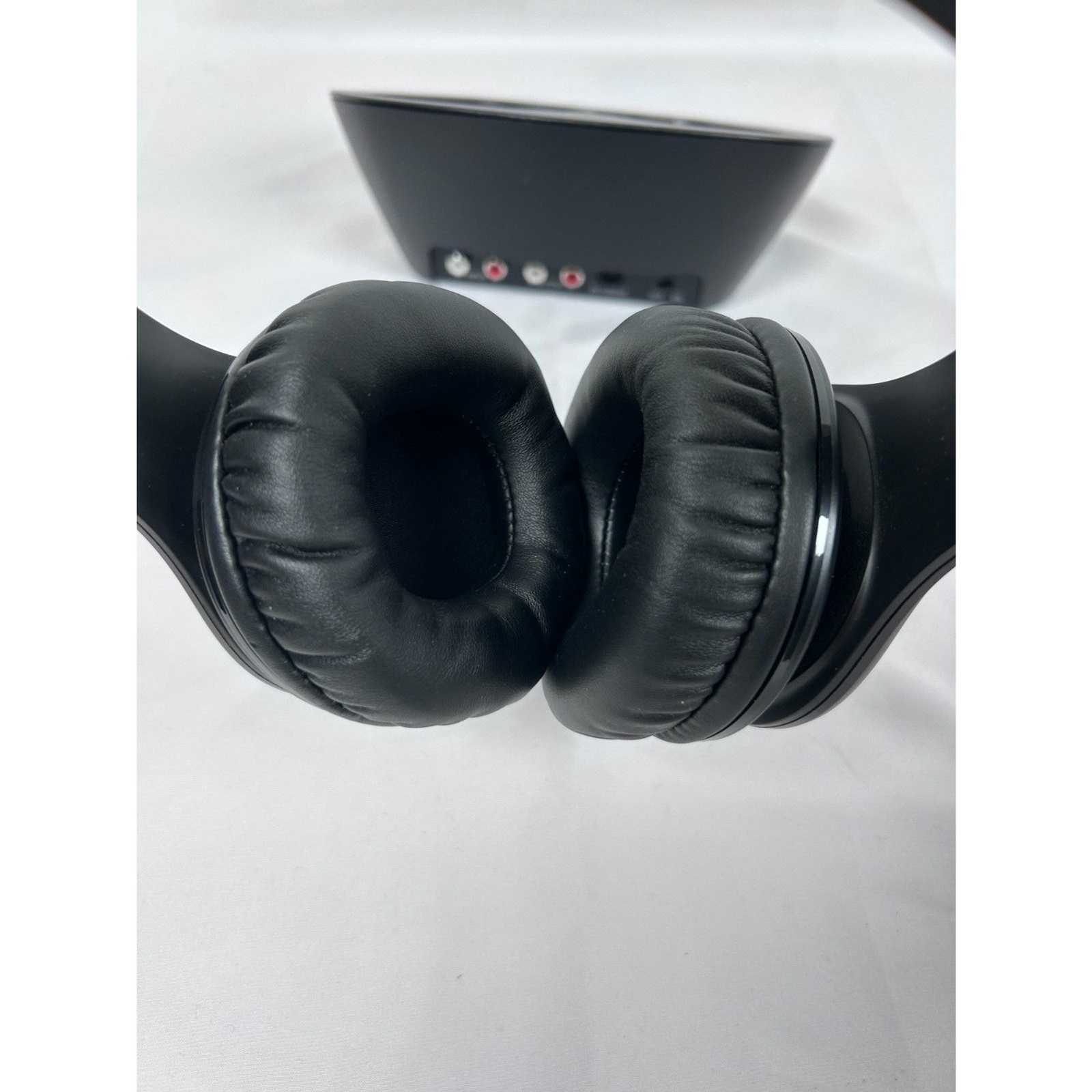 Insignia Digital Wireless Headphones 2.4GHz with Charging Dock