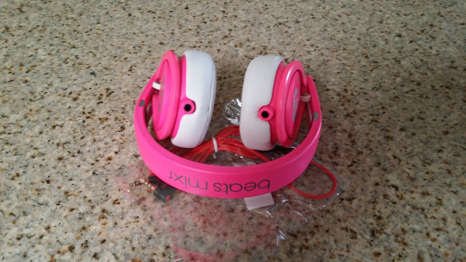 Beats by Dr. Dre Beats Mixr wired headpone on the Ear Headphones Pink