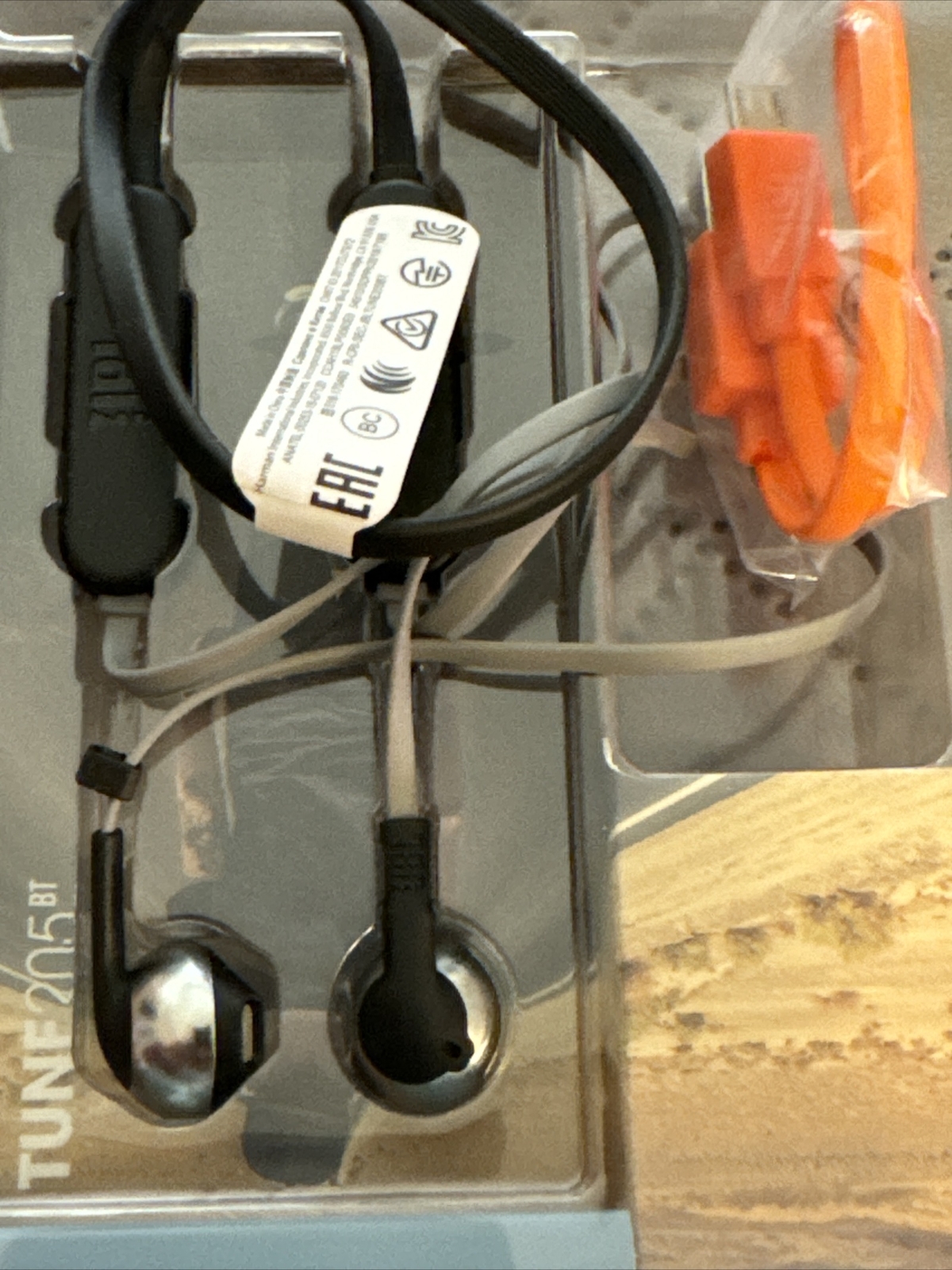 JBL Tune 205BT Wireless in-Ear Pure Bass Zero Cables – Black (NWOB)