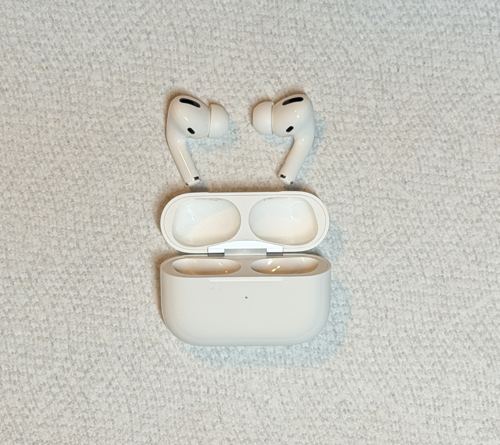 Apple AirPod Pro 1st Gen with MagSafe Charging Case A2190