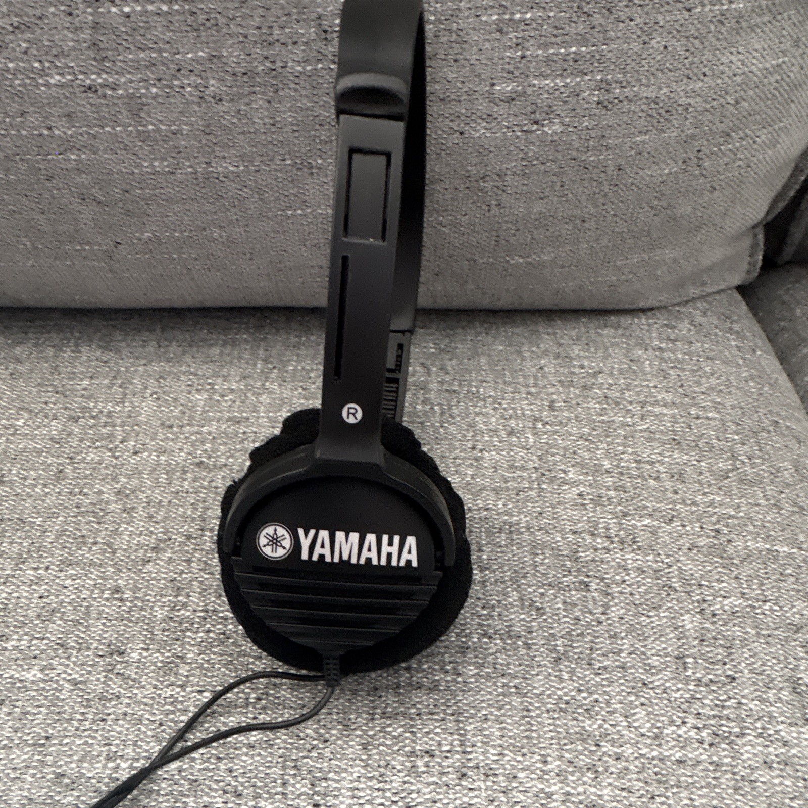 Yamaha 1100 Series Headband Ear-Pad Headphones Black 3.5mm Jack Double Earpieces