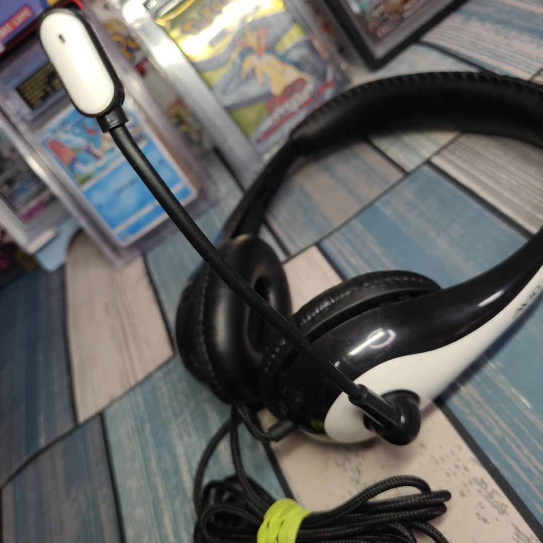 Avid Headphone Headset with Noise Cancelling Microphone WHITE 138560516