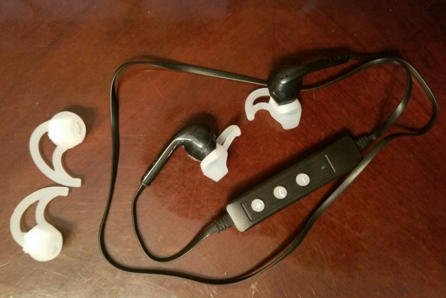New SoundLogic Bluetooth Stereo Sports Earbuds NIB