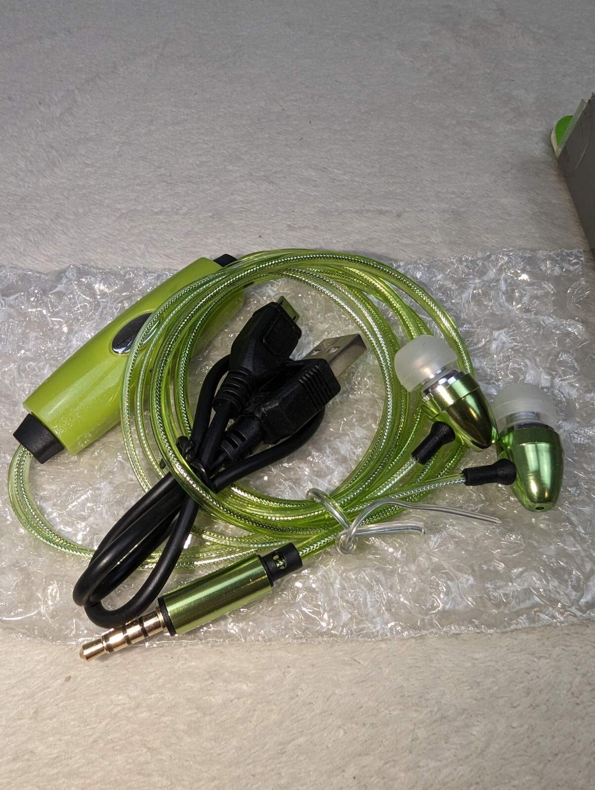 Green Soundlogic Light-Up Stereo Earbuds w/Mic Hands-free Calls Tangle Free 3.5