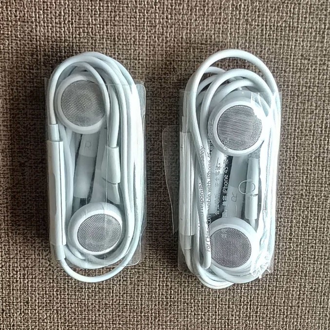2X Authentic Apple iPod iPhone Earphones Headphones Earbuds+Remote Control+Mic