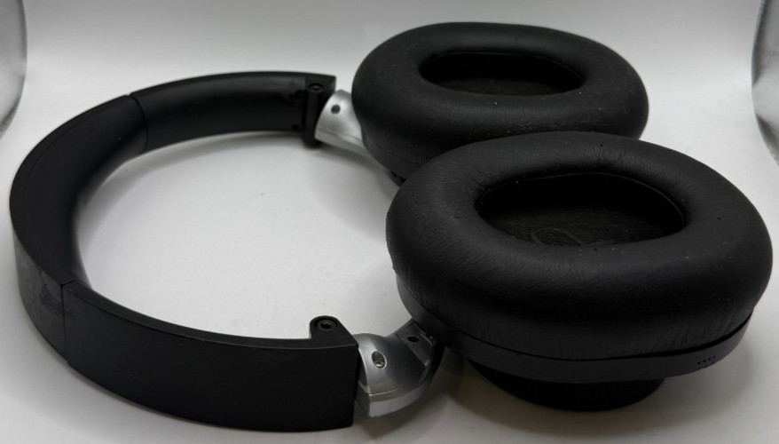 Shure SRH840 Professional Studio Monitoring Headphones with Detachable Cable