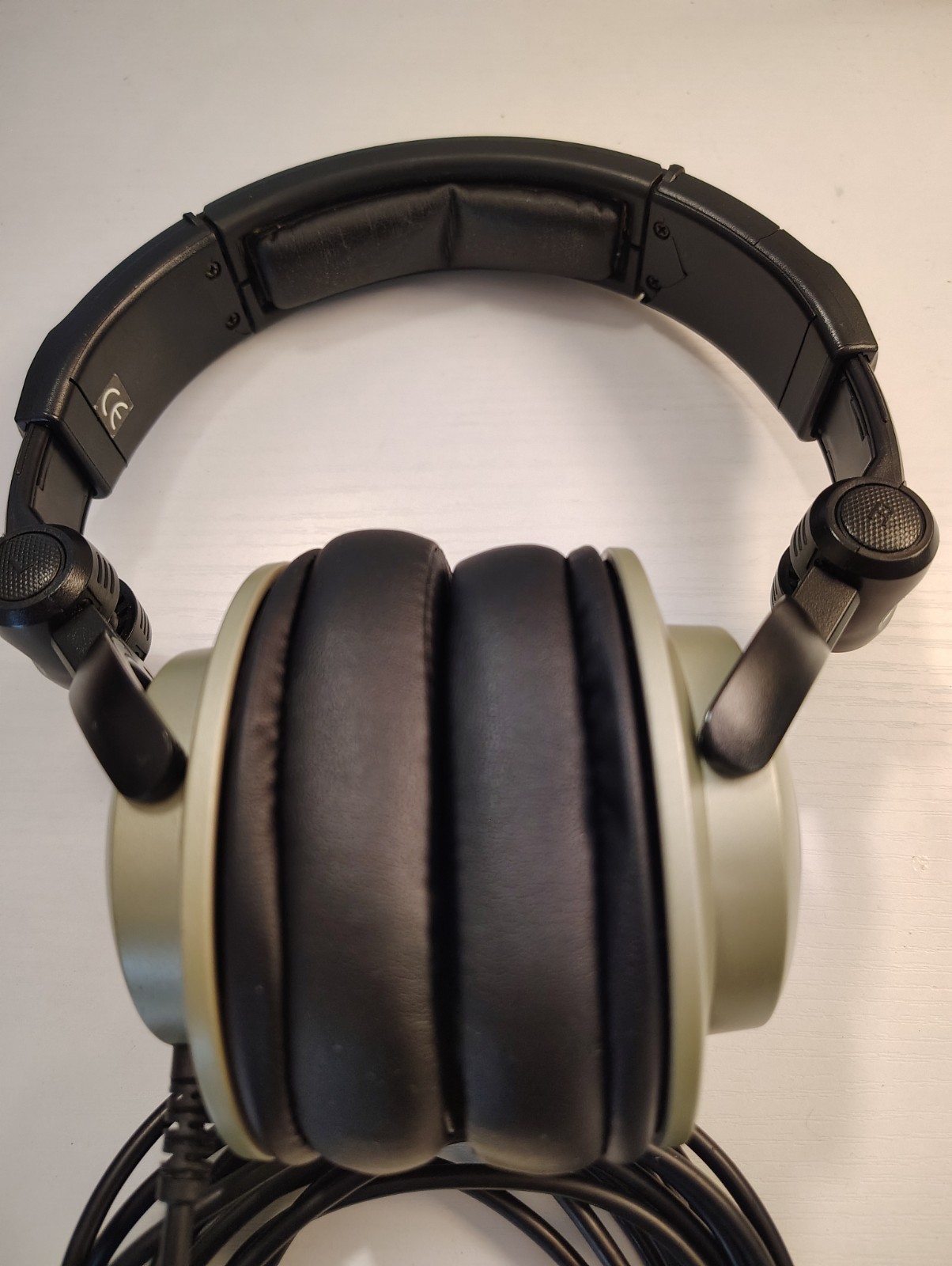 Ultrasone S-Logic HFI-650 Surround Sound Headphones With New Ear Pads