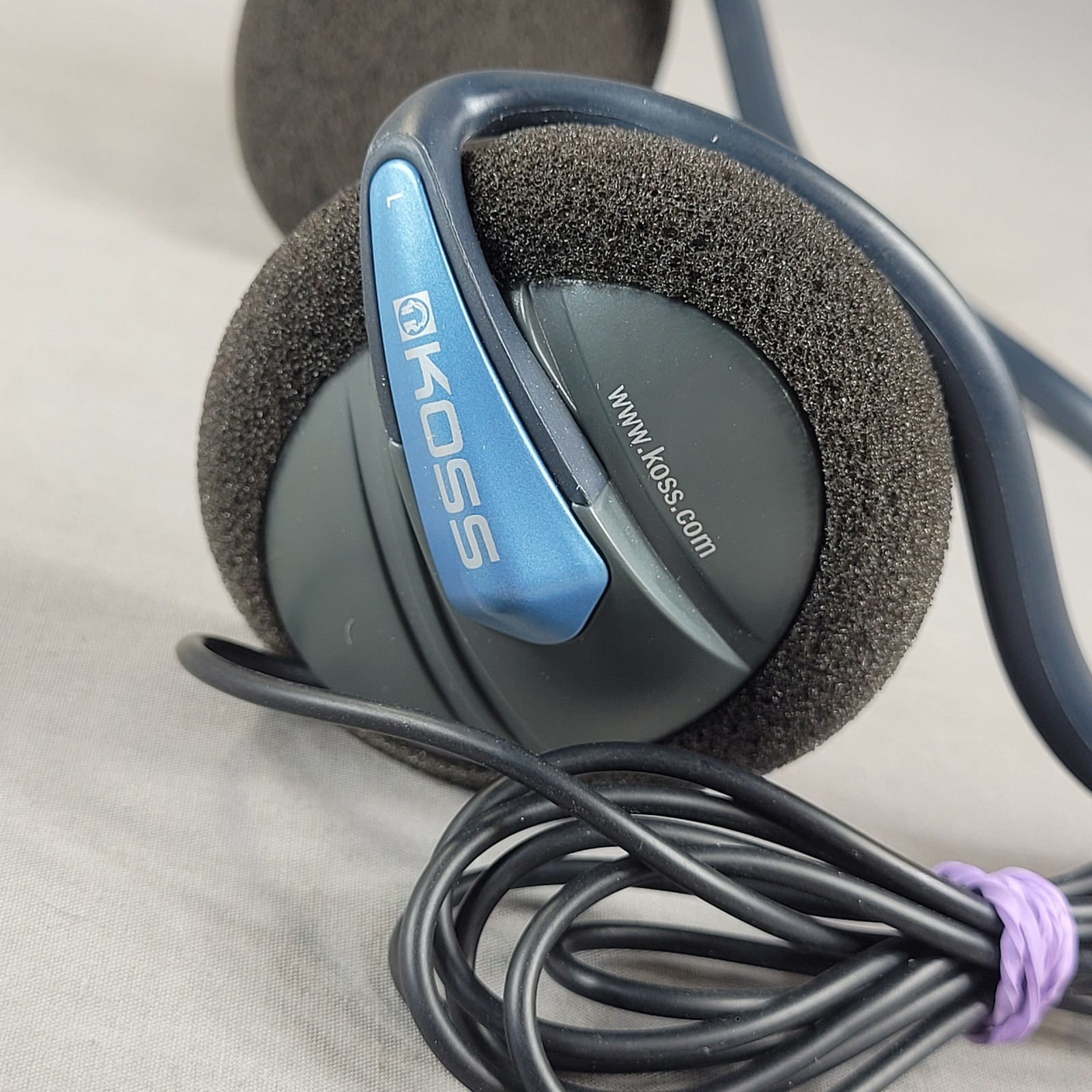 Koss KSC-15 Behind the Head Portable Stereophone – Black/Blue [Tested]