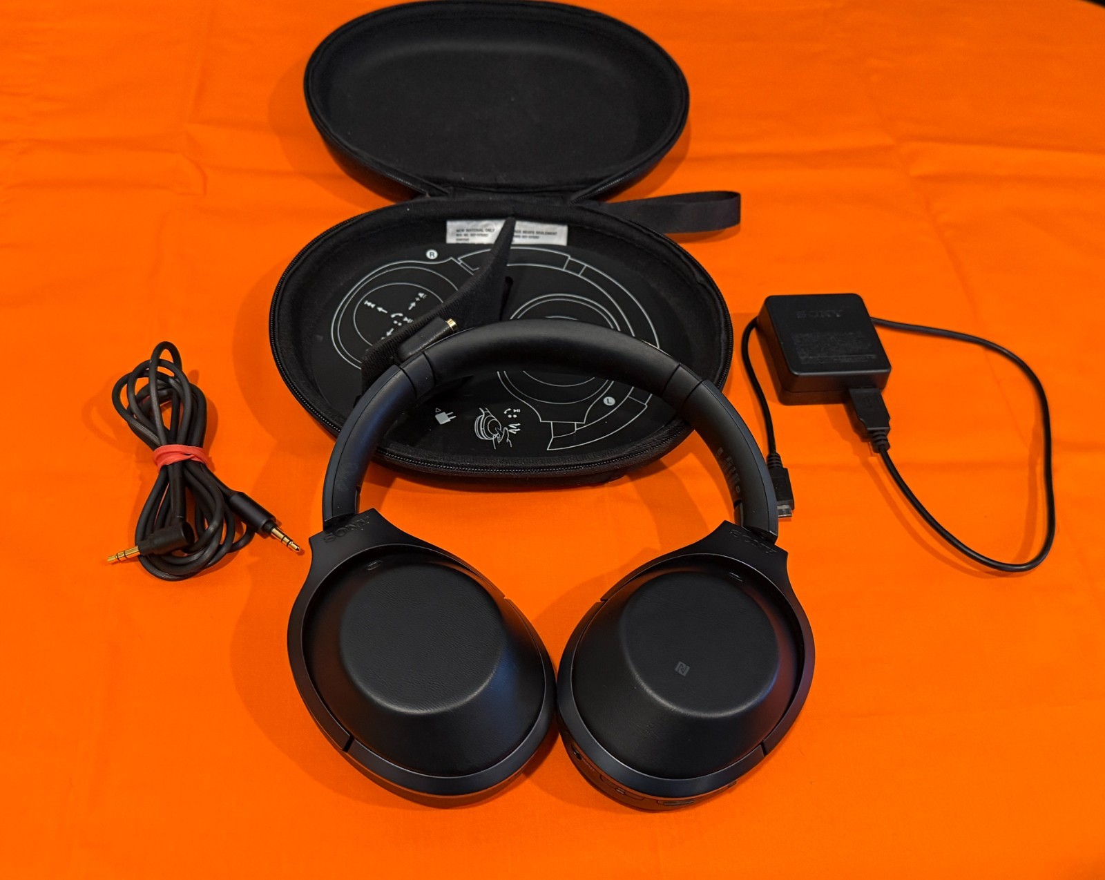 Sony MDR-1000X Bluetooth Wireless Noise Cancelling Headphones Excellent Cond