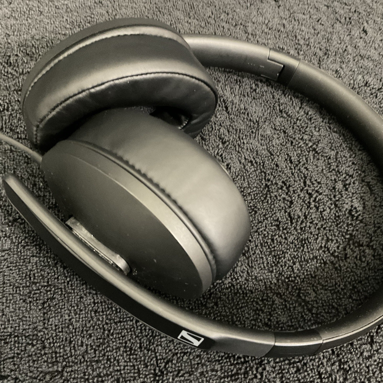 Sennheiser HD 300 Closed Back, FOLDABLE Around Ear Headphone – NEW W/O BOX