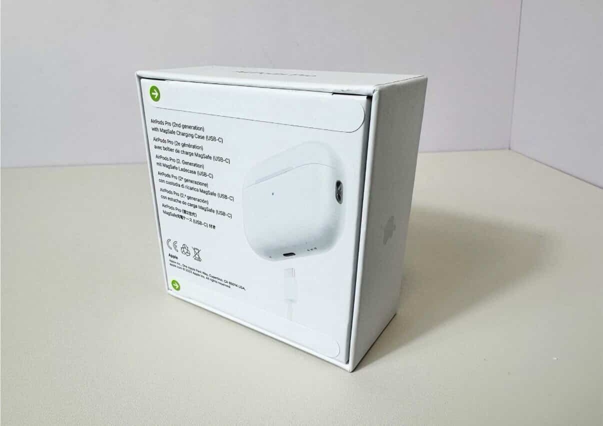 Apple AirPods Pro 2nd Gen White ANC MagSafe Case USB-C Bluetooth Earbuds