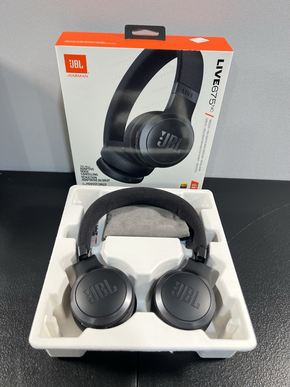 JBL Live 675NC Wireless True Adaptive Noise-Cancelling On-Ear Headphones