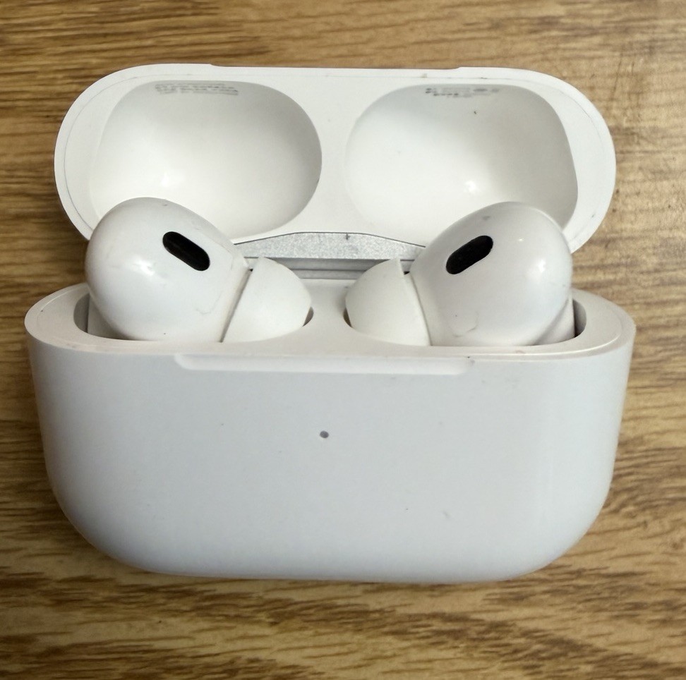 Apple AirPods Pro 1st Gen Earbuds W/ AirPods Pro 2 Lightning ChargingCase Tested