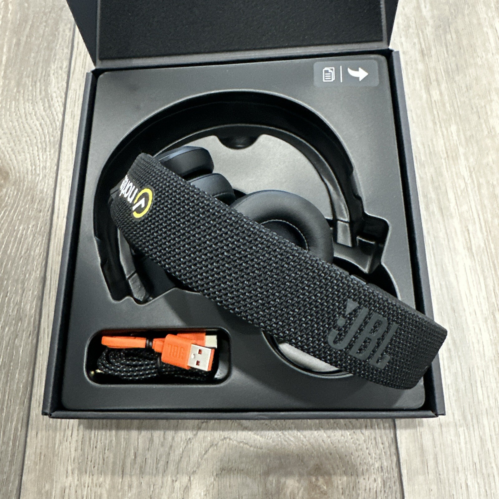 JBL Live 460NC Wireless On-Ear Noise-Cancelling Headphones – Black