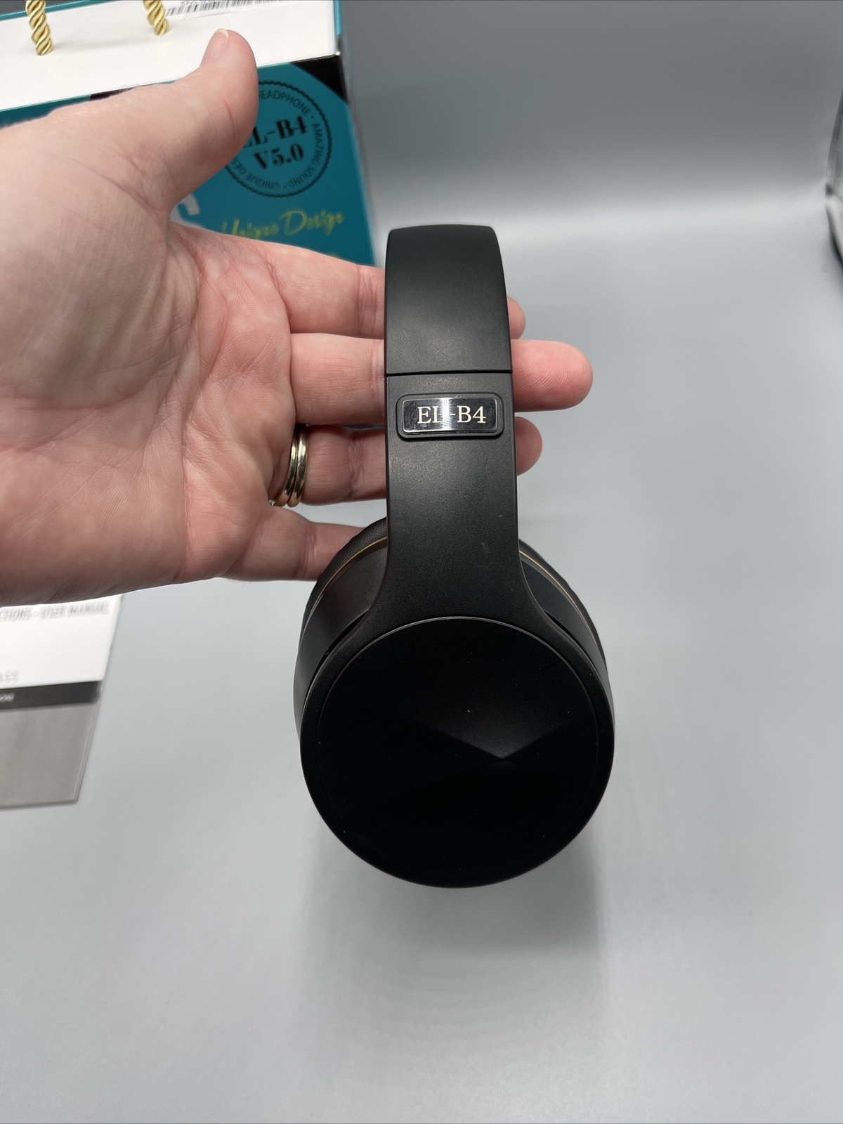 EL-B4 Wireless Over Ear Cup Headphones Black/Gold