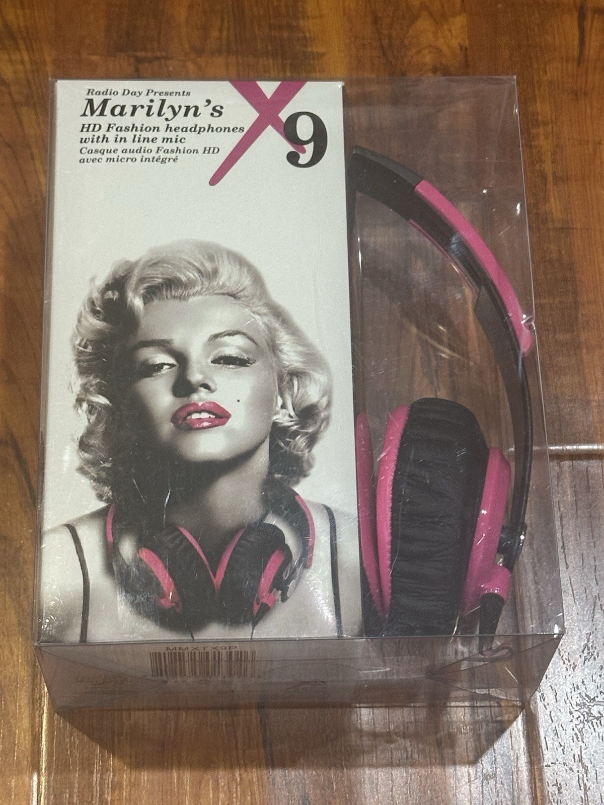 Marilyn Monroe Pink X9 with Inline Mic 3.5mm Headphones – NIB – New & Sealed!