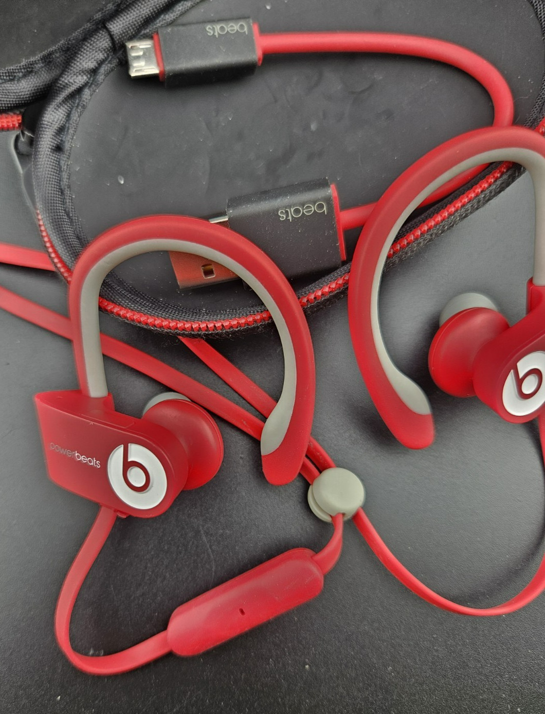 Beats Powerbeats2 Wireless Ear Hook Earphones by Dr. Dre B0516 – Red + Gray