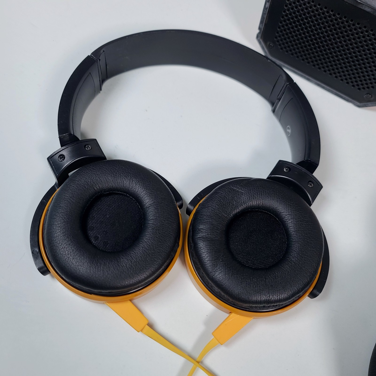 Lot of 5 – Headphones & Speaker Beats Solo HD, Solo3 Sony MDR-XB450 all UNTESTED