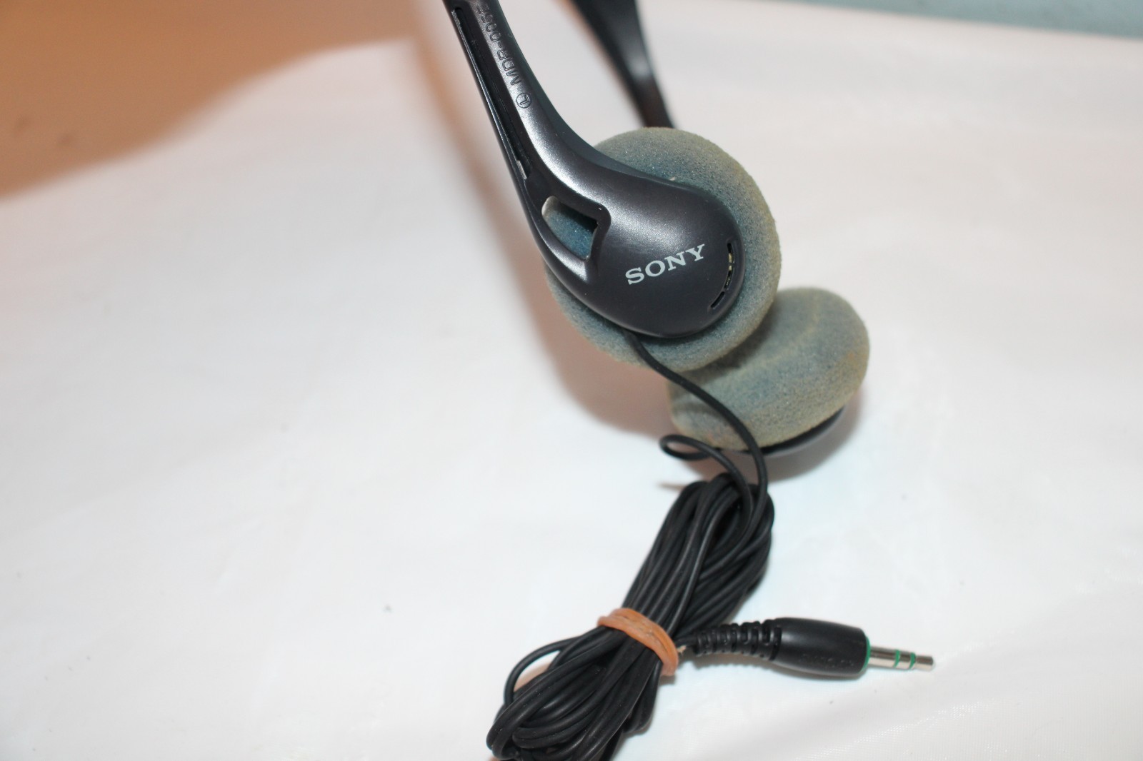 Sony MDR-005E Stereo Walkman Behind The Neck Lightweight Headphones TESTED WORKS