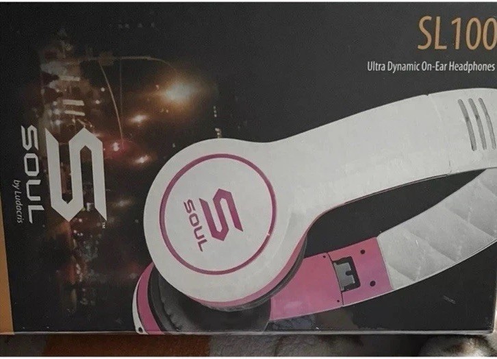 SOUL by Ludacris SL100PW Ultra Dynamic Headphones Full Ear Cup Articulation NIB