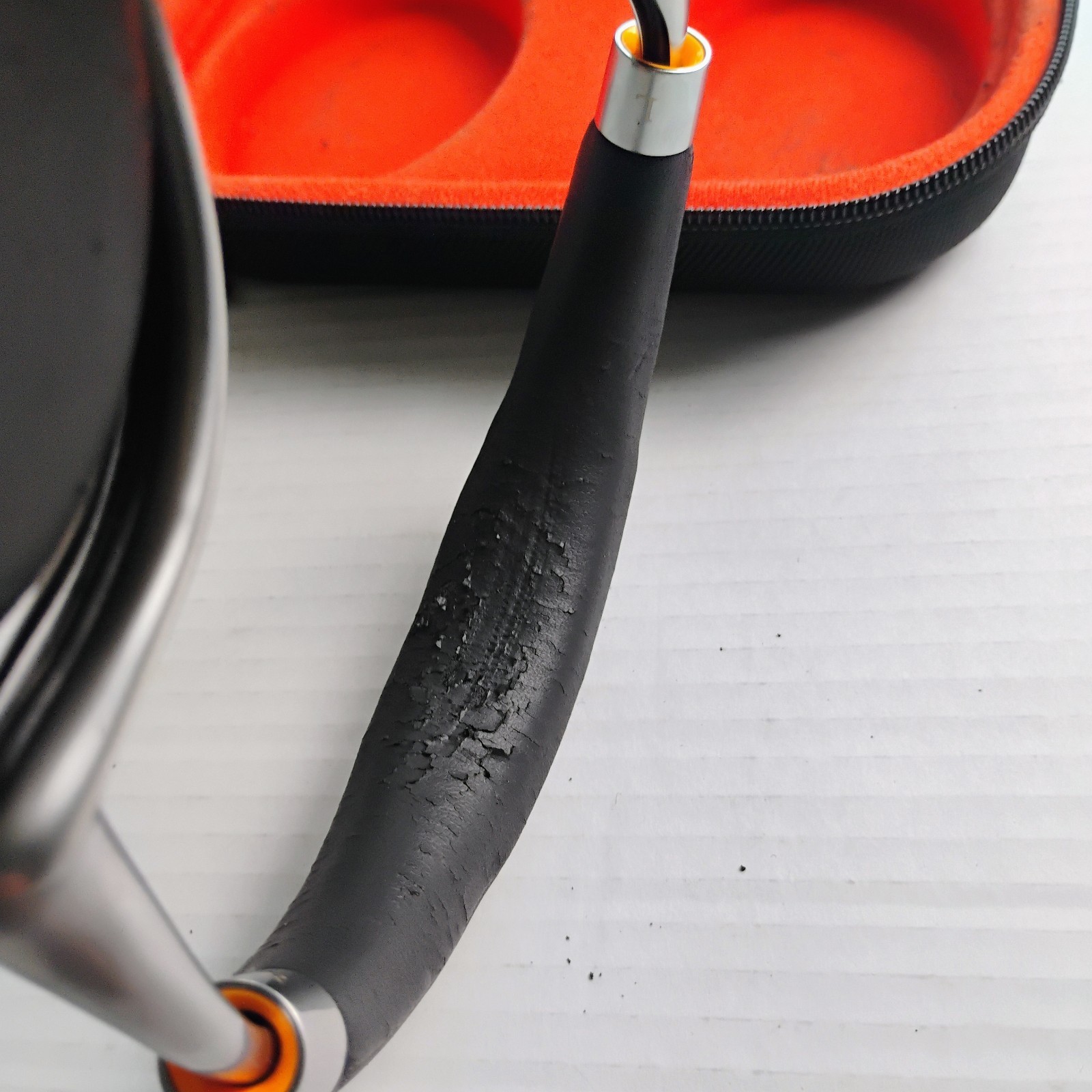 Parrot Zik 2.0 Wireless Noise Cancelling Headphones Need New Earpads