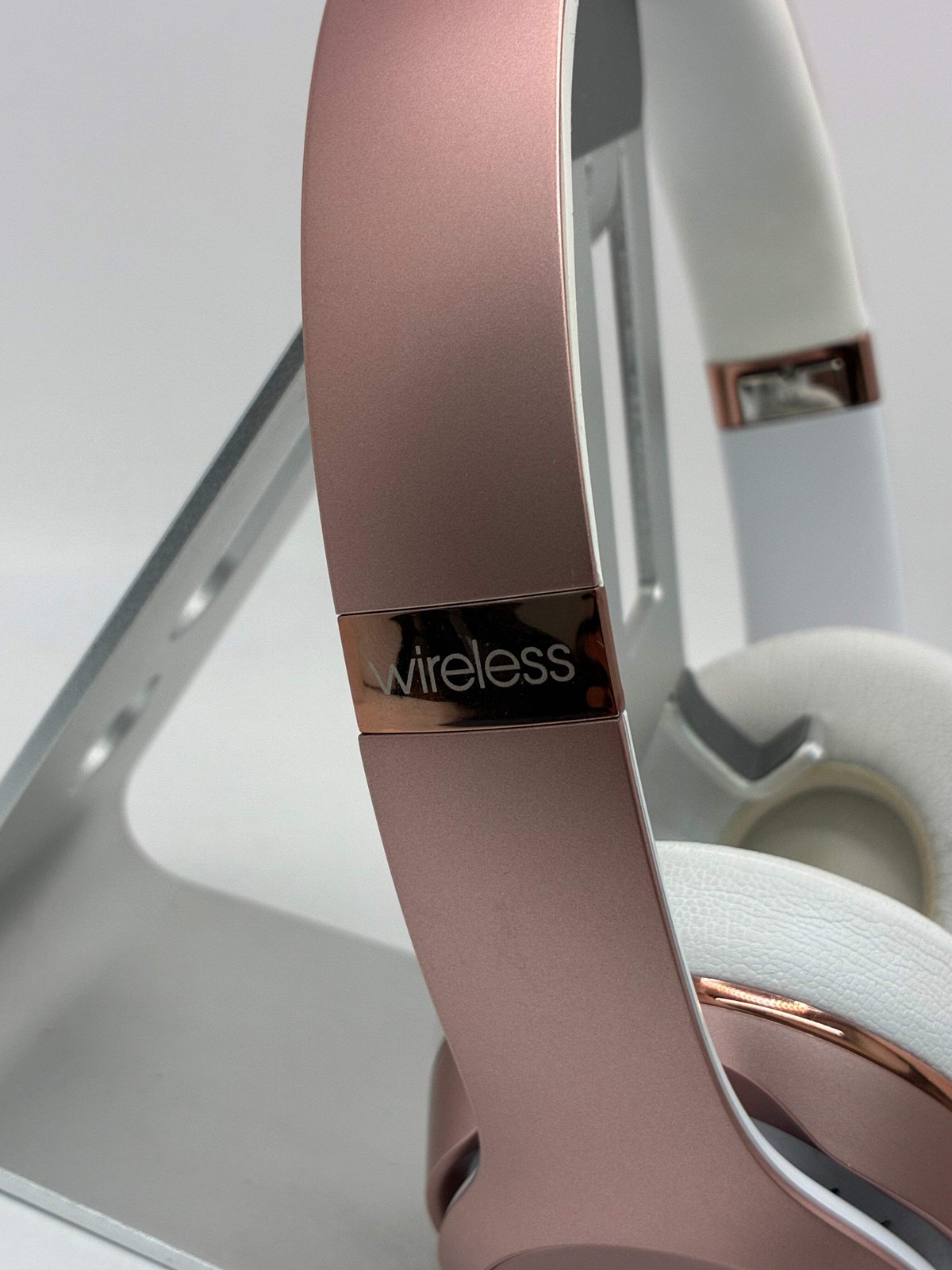 Beats Solo 3 Headphones Pink w/ Carrying Case – Used B