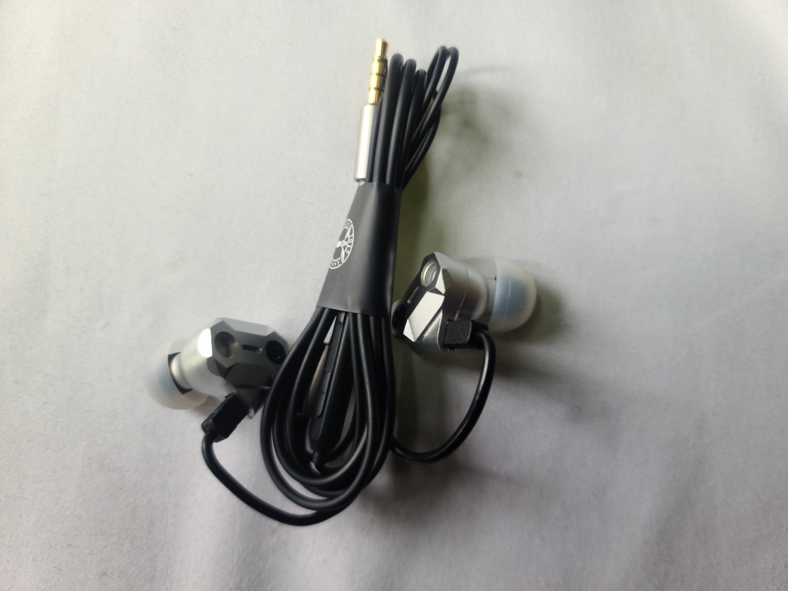 Shuoer Tape Pro Hifi In Ear Headphones With Assorted Accessories