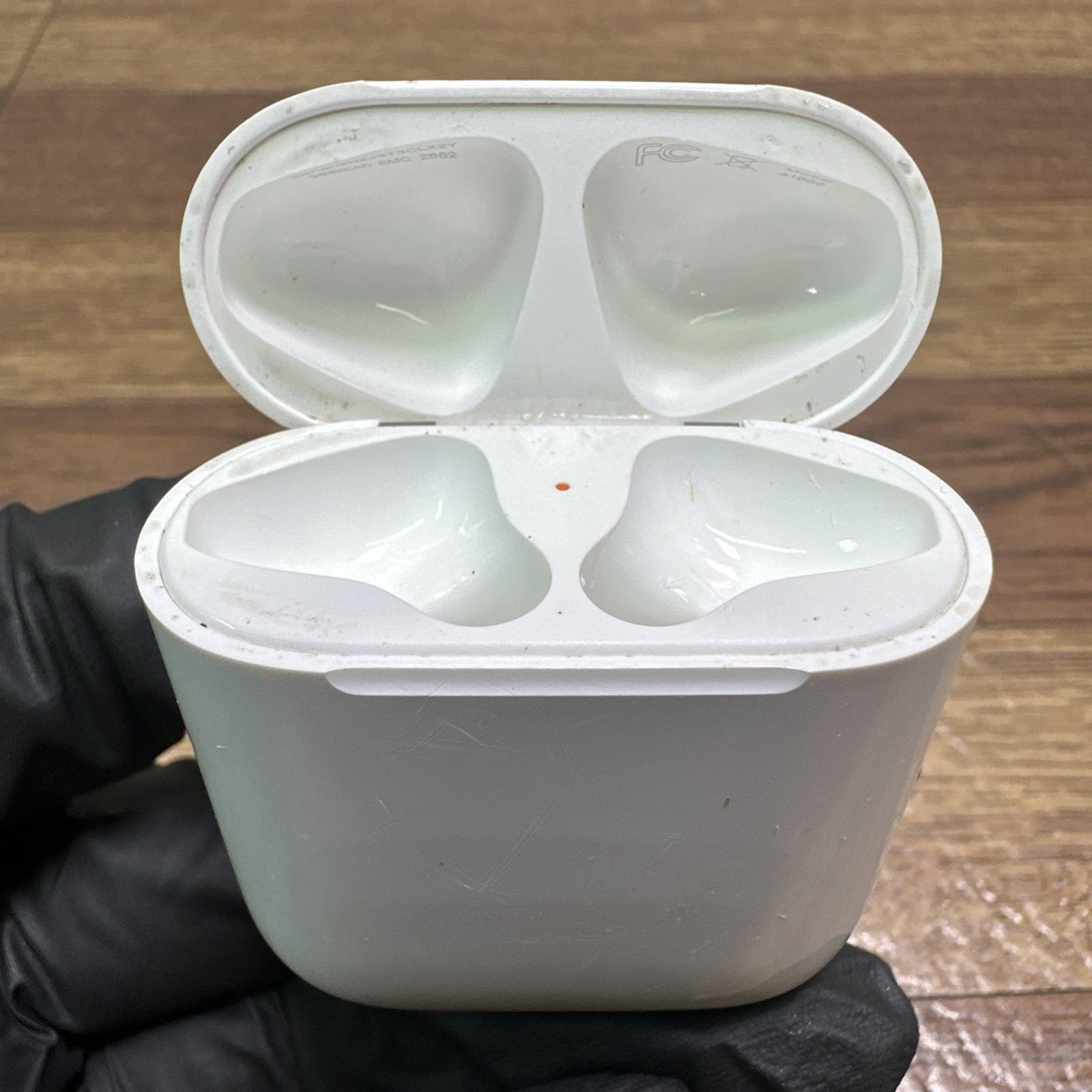 Apple AirPods Standard with Charging Case A1602 / READ
