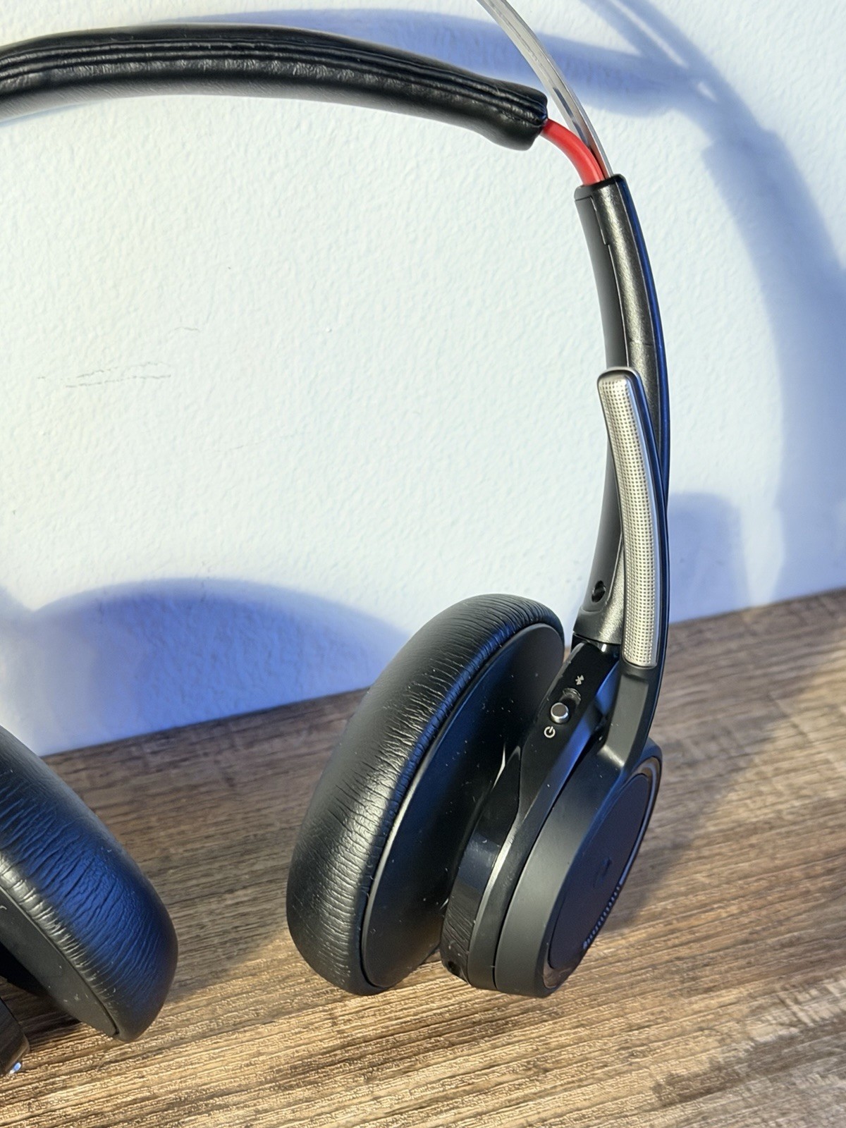 Plantronics Voyager Focus UC With Charge Stand