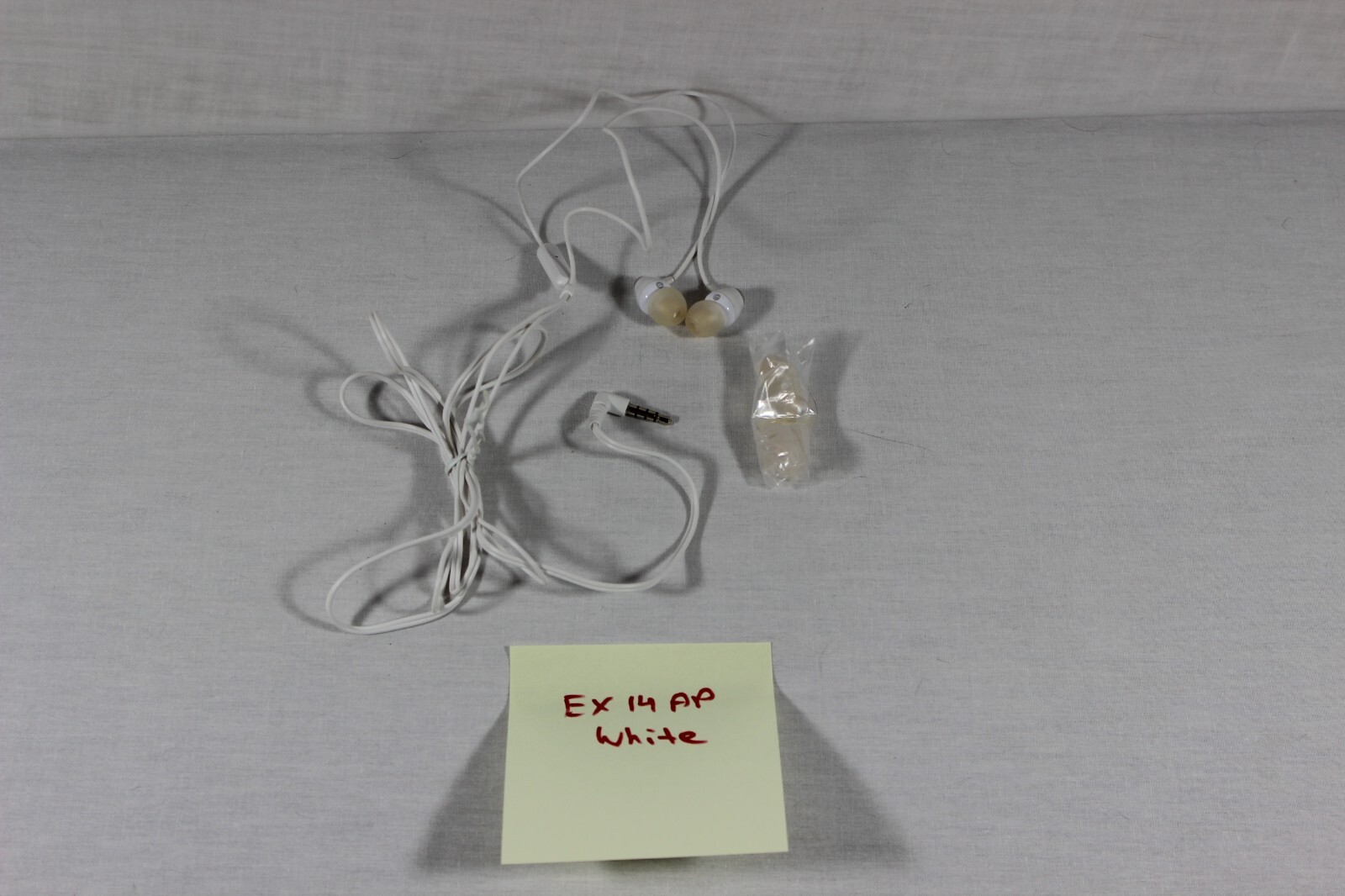 NEW GENUINE SONY MDR-EX14AP WHITE EARBUD HEADPHONES MDREX14AP MICROPHONE HEADSET
