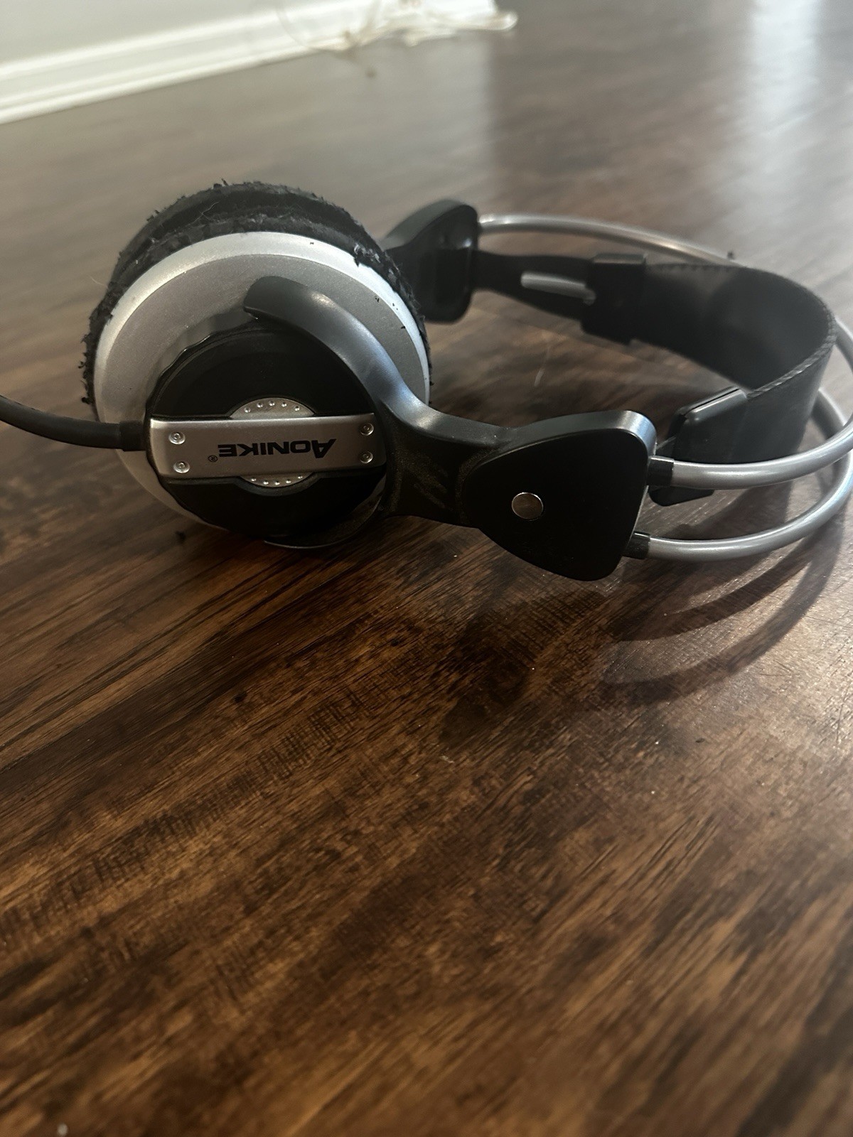 AONIKE Wired On-Ear Headphones 3.5mm Jack 40mm Drivers 6ft Cable Black/Silver