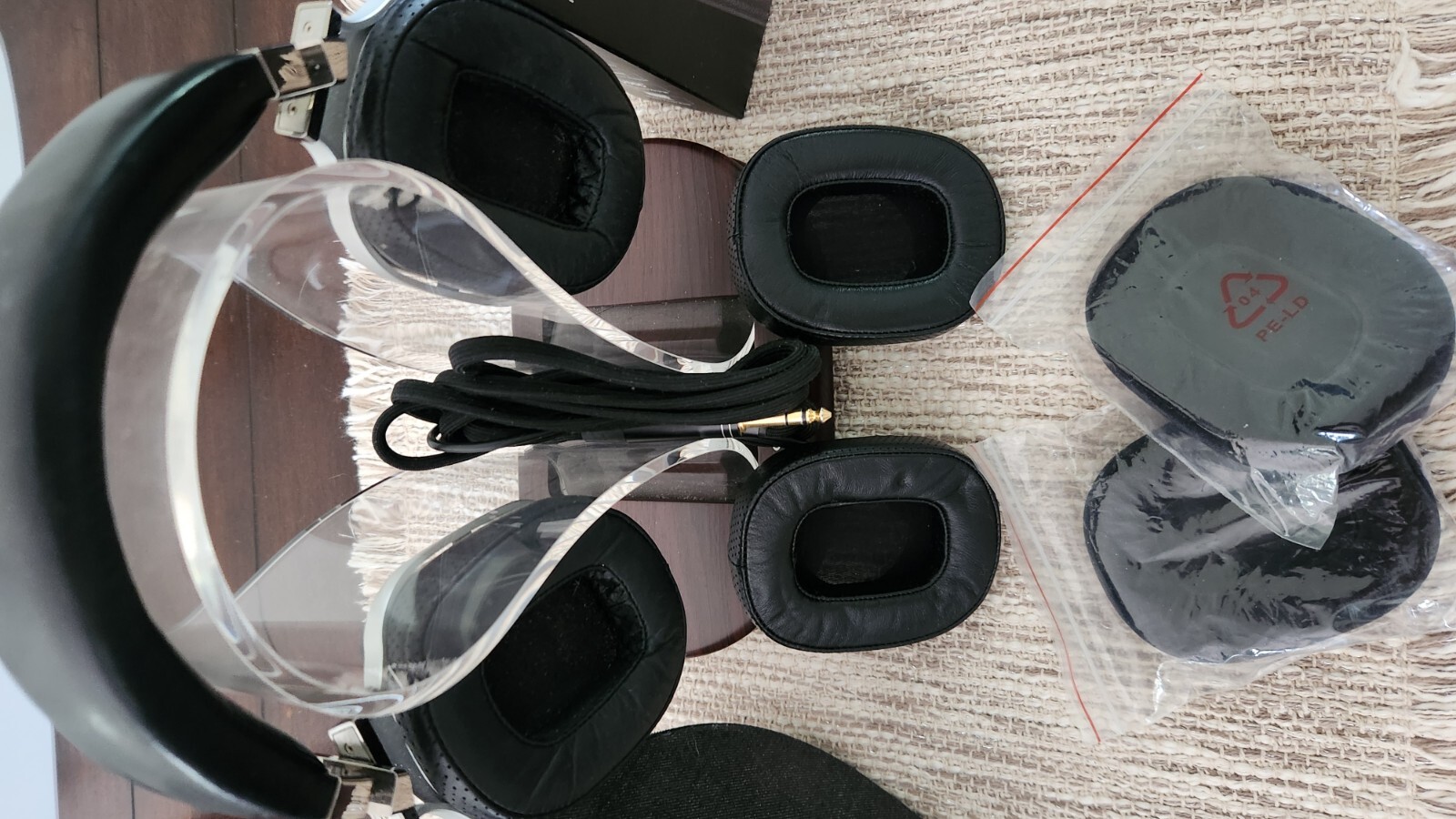 OPPO PM1 Headphones HA-2 AMPLIFER WITH STAND AND CASE