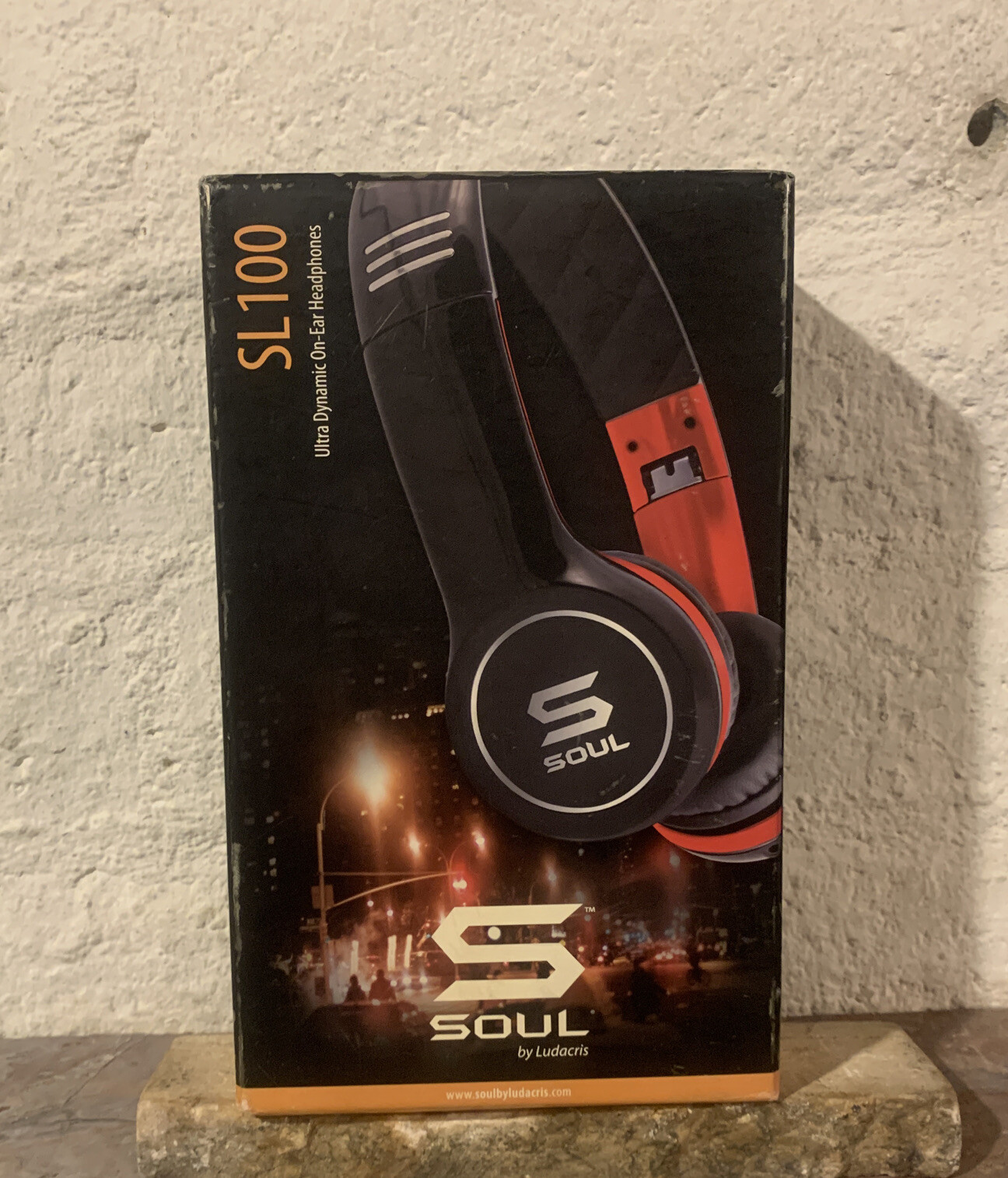 SOUL by Ludacris SL100 Ultra Dynamic On-Ear Headphones Black/Red Complete Unused