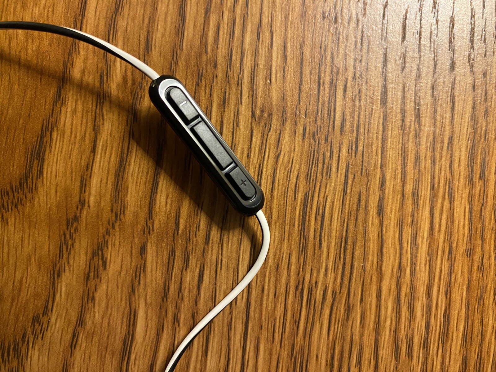 Bose Soundsport Wired In-Ear Headphones Charcoal/W Mic-Apple Only!